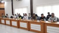 Pemantapan Komunikasi Publik Menuju Polri Presisi Penguatan Internal Polri Secara virtual Zoom Meeting