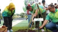 Wali Kota Pagar Alam Bersama Kepala Daerah Anggota APEKSI Tanam Pohon di Taman Suroboyo
