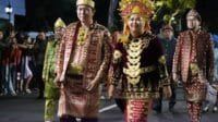 Walikota Pagar Alam Ludi Oliansyah Pimpin Karnaval Budaya di Surabaya