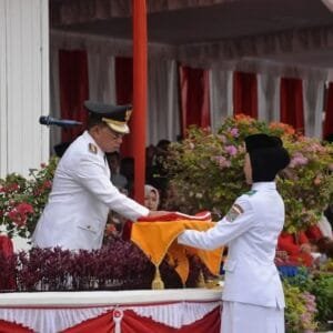 Bupati H. Devi Suhartoni Pimpin Upacara HUT RI ke-80