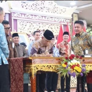 Wakil Wali Kota Lubuklingau H. Rustam Effendi Penandatanganan MoU Antara Pemda se-Sumsel Dengan BPS