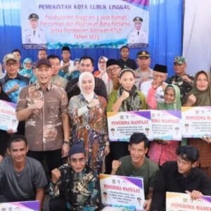 Wali Kota Lubuk linggau Melakukn Peletakan batu Pertama Pembangunan RTLH