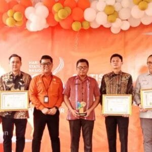 Kepala Diskominfotiksan Lubuk Linggau Terima Piagam Penghargaan dari BPS