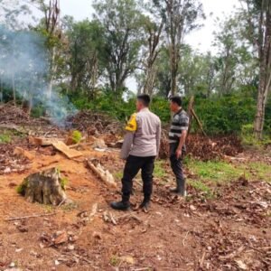 Polres Pagaralam Melalui Bhabinkamtibmas Curup Jare Gencar Himbau Warga Cegah Karhutlah